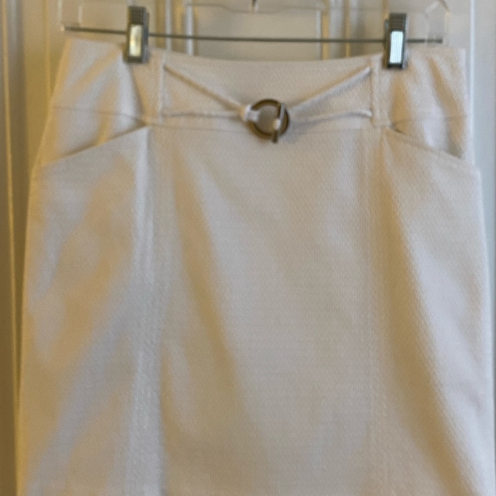 White textured skirt